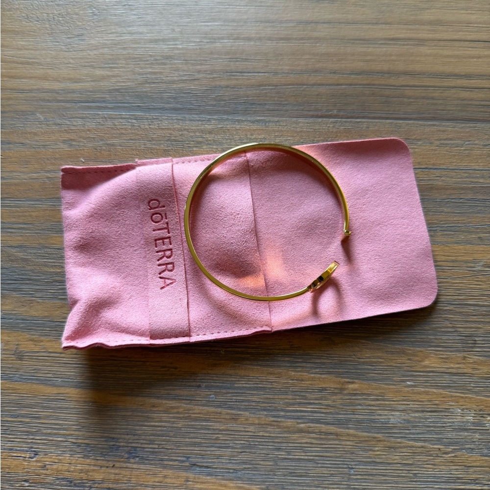 doTERRA Bracelet with original Pink Pouch-bought at convention - Picture 3 of 6